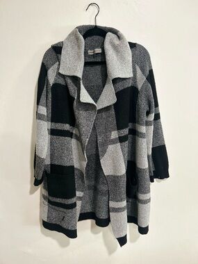 Absolutely Famous Black & Gray Plaid Open-Front Cardigan